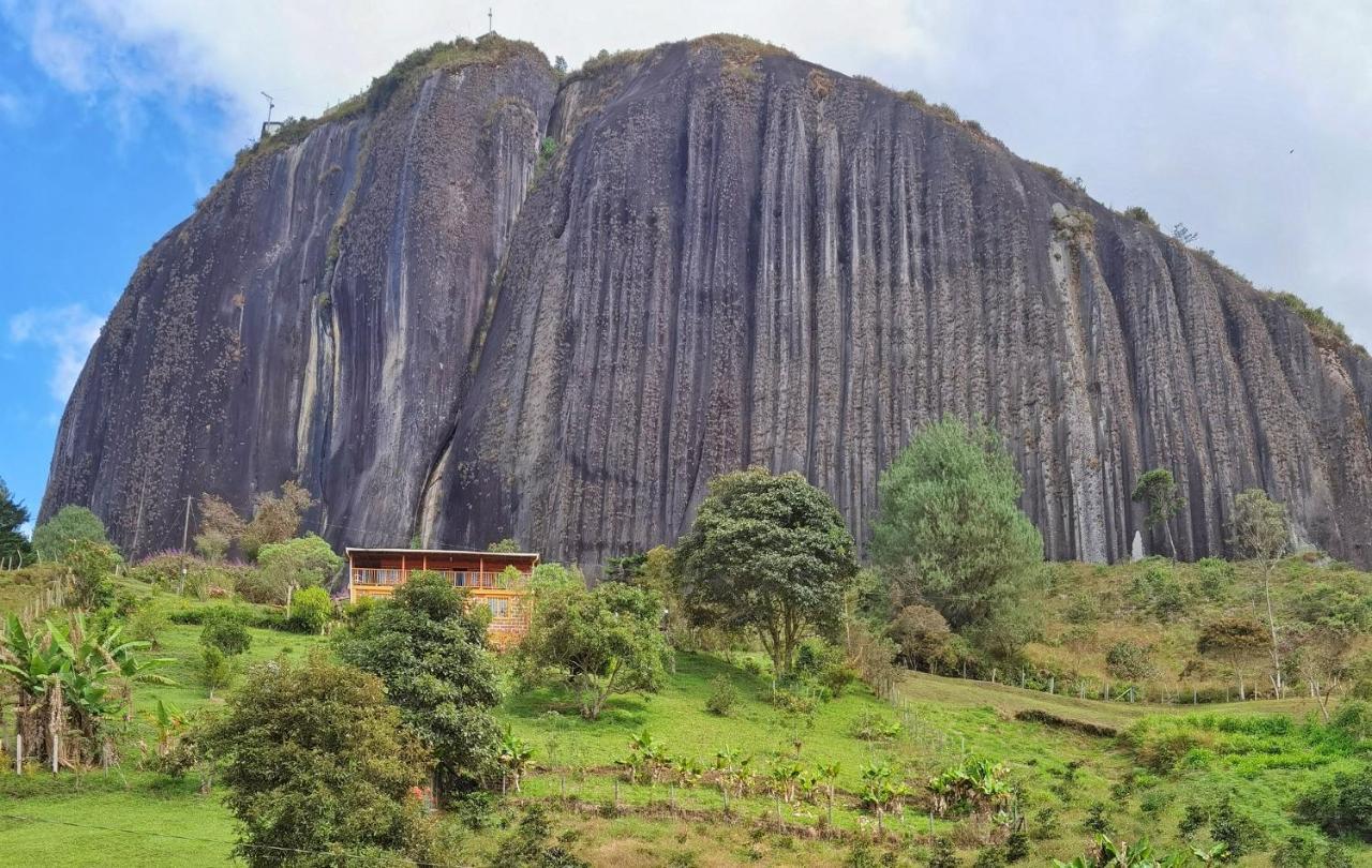 Descanso Bajo La Piedra Del Penol Guatapé Eksteriør bilde